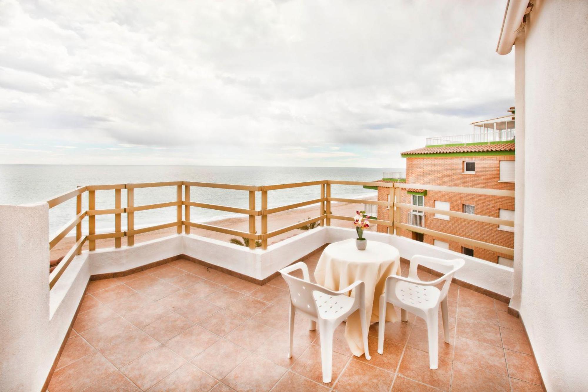 Sunday's Hotel